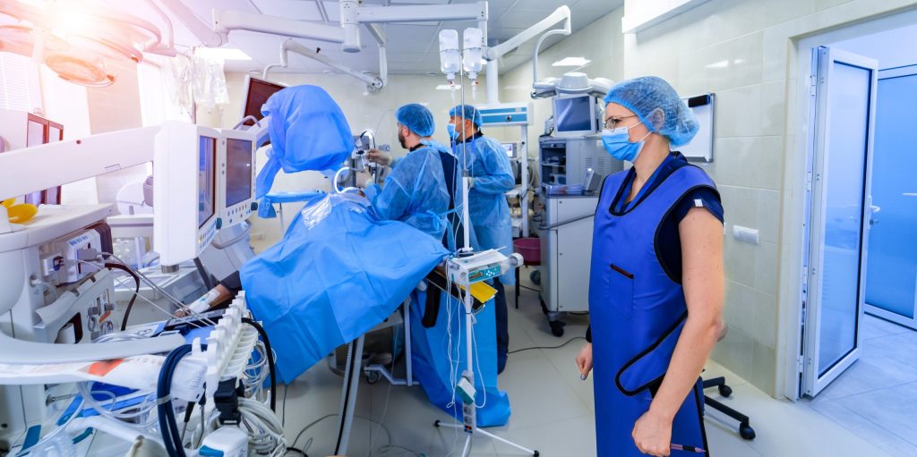 Photo of an operating room.